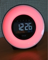 budilnik-svetilnik-tfa-mood-light-zvuki-prirody-menyaet-tsveta-adapter-138x92x139-mm-fotofox.com.ua-10.jpg