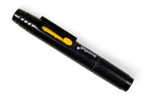 chistyashchij-karandashch-levenhuk-cleaning-pen-lp10-fotofox.com.ua-1